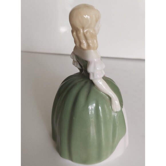 Vintage Royal Doulton Figurine "Penny" HN2338 1967 4 3/4" - Picture 3 of 8